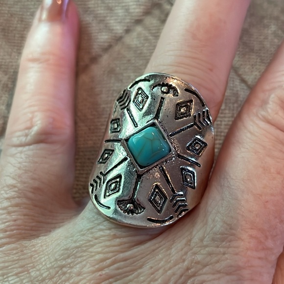 Southwestern Boho Ring Turquoise Faux Gemstone in size 8 or 2 1/2 - Picture 2 of 7